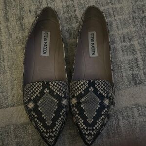 SOLD Steve Madden Black and Gray Flats with Elegant Pointed Toe
